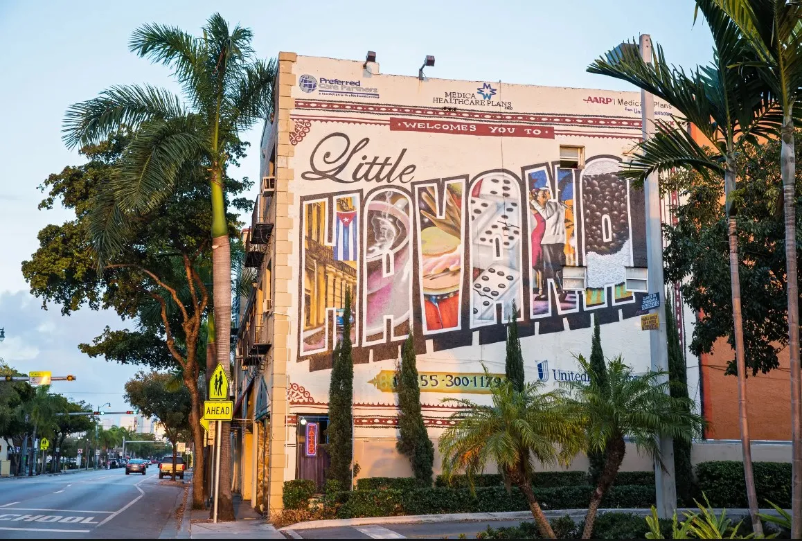 Una ley impedirá que venezolanos y cubanos compren propiedades en algunas zonas de Florida