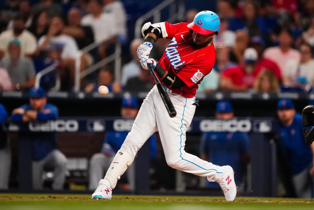 Luis Arráez MLB.