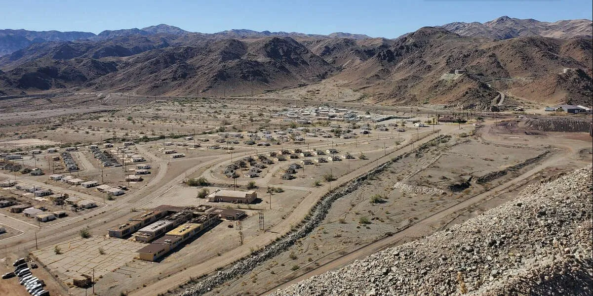 pueblo fantasma california