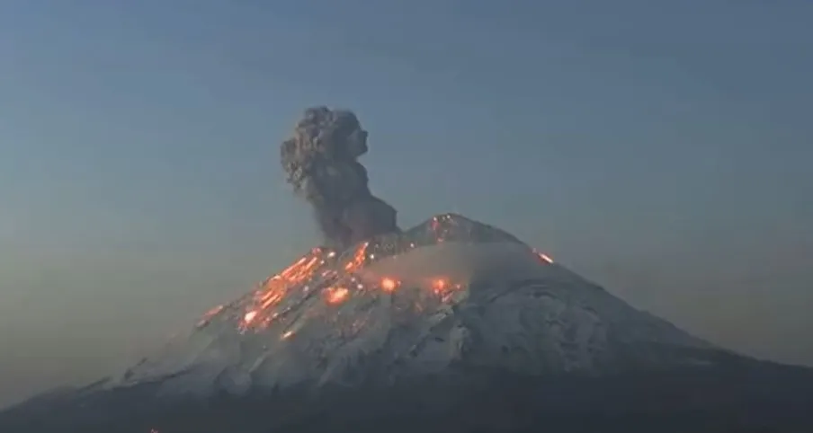Volcán Popocatépetl registro explosiones, sismos y caída de ceniza