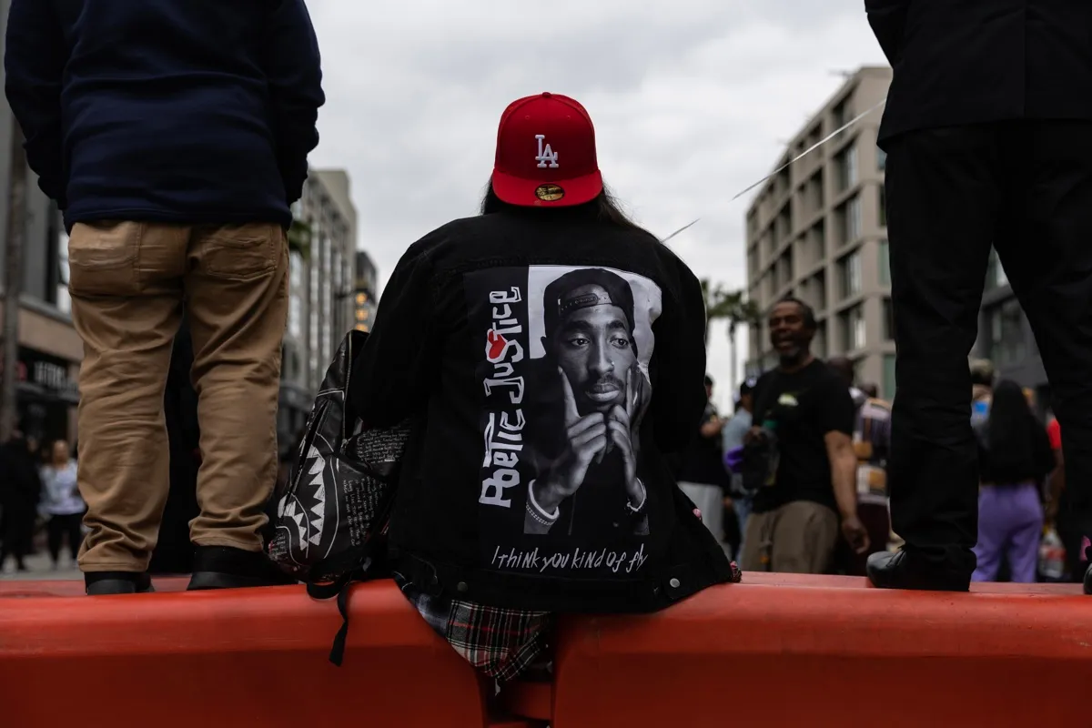 Tupac Shakur honrado póstumamente con una estrella en el Paseo de la Fama de Hollywood