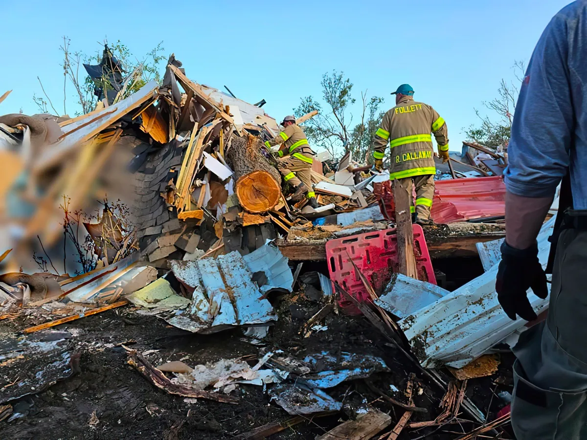 Un tornado mata a 3 personas en Perryton, Texas