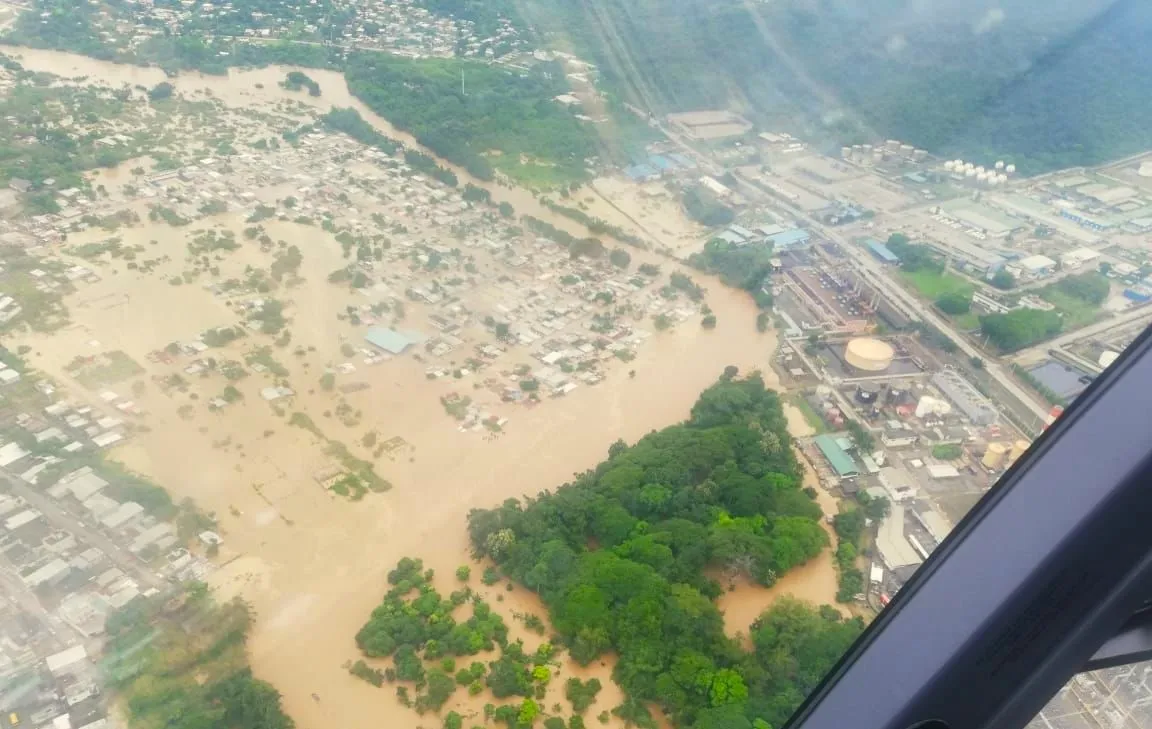 Lluvias en Ecuador dejan miles de afectados por inundaciones