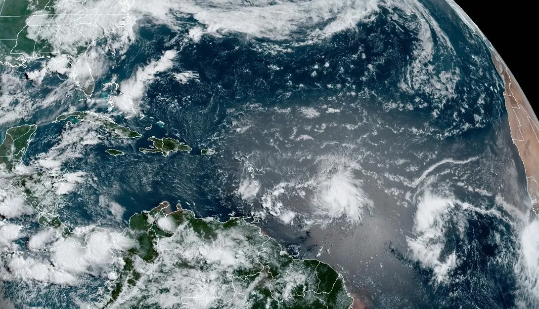 Tormenta tropical Bret se fortalece rumbo a las Antillas
