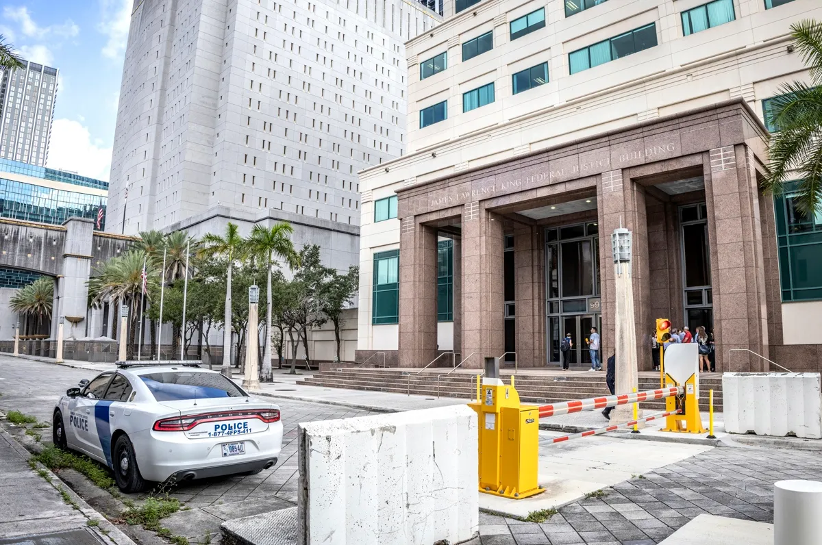 Walt Nauta refuta acusaciones ocultamiento documentos confidenciales
