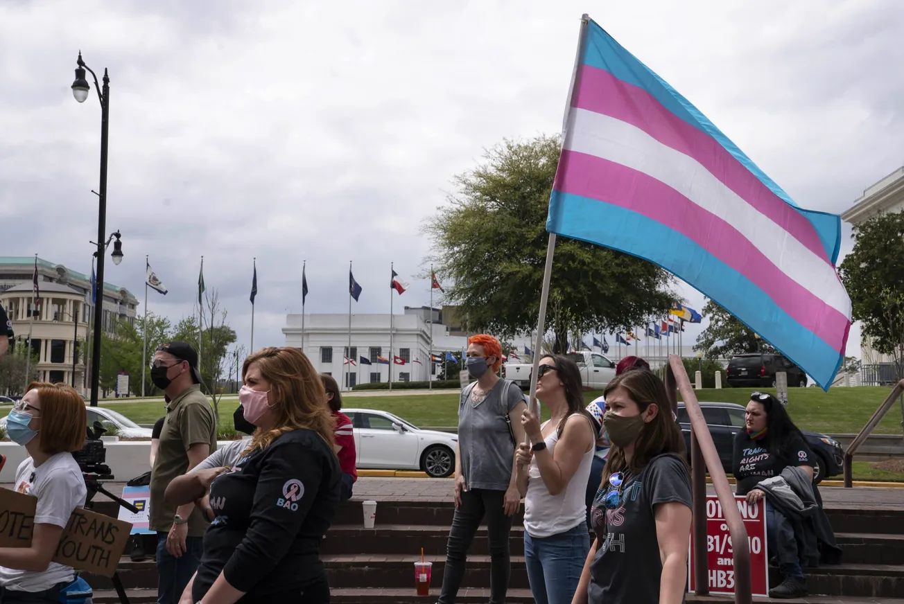Luisiana prohibirá atención médica de afirmación de género a jóvenes trans