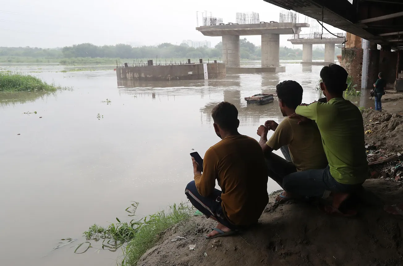 Nueva Delhi cierra las escuelas tras inundaciones
