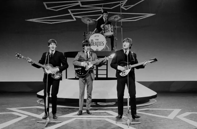 Ringo Starr dice que el nuevo álbum de The Beatles incluirá voces reales de Lennon y Harrison