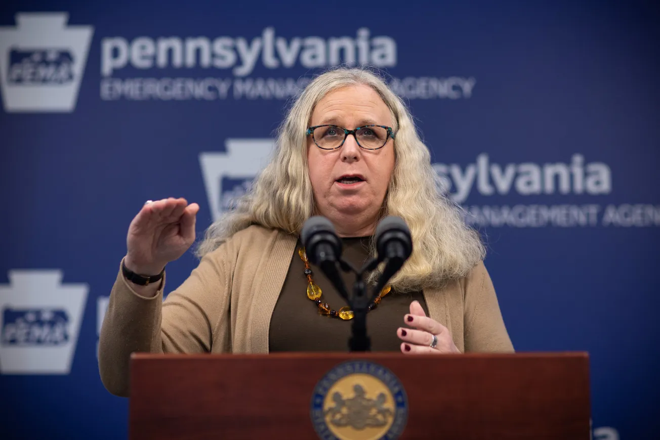 Rachel Levine fue confirmada por el Senado de Estados Unidos como la primer transgénero en integrar el gobierno.