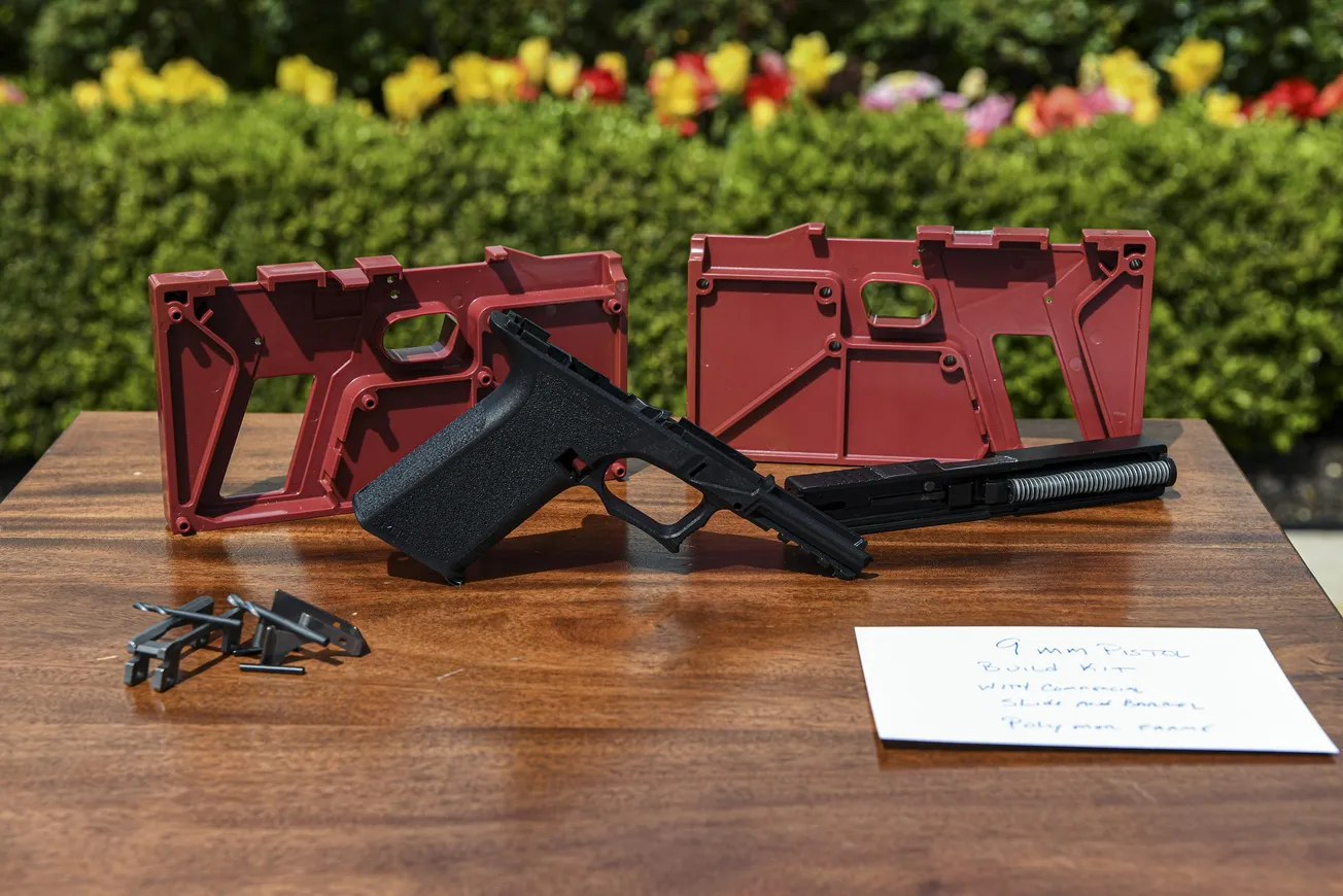 armas fantasmas Biden