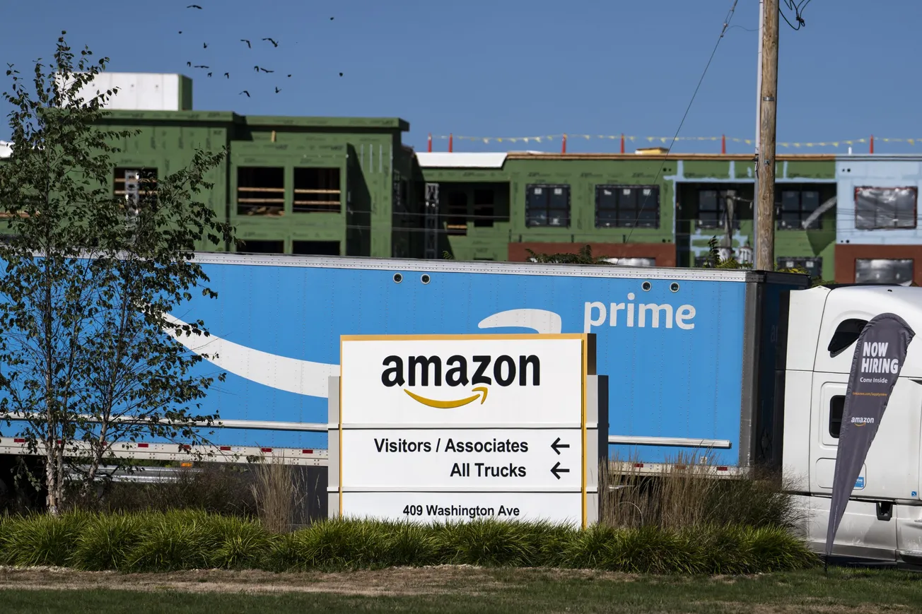 Demandan a Amazon por monopolio