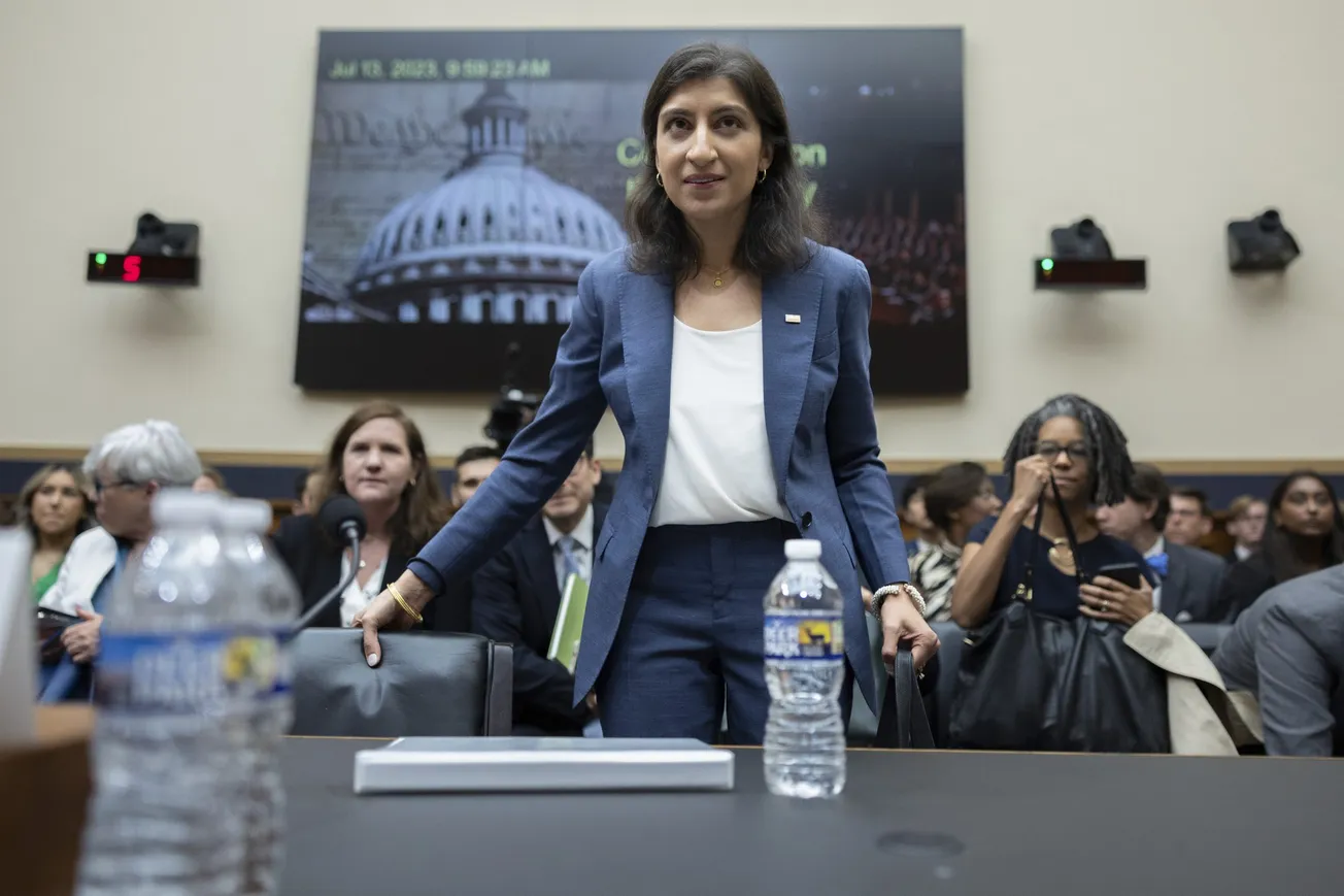 Amazon podría fragmentarse debido a demanda liderada por Lina Khan