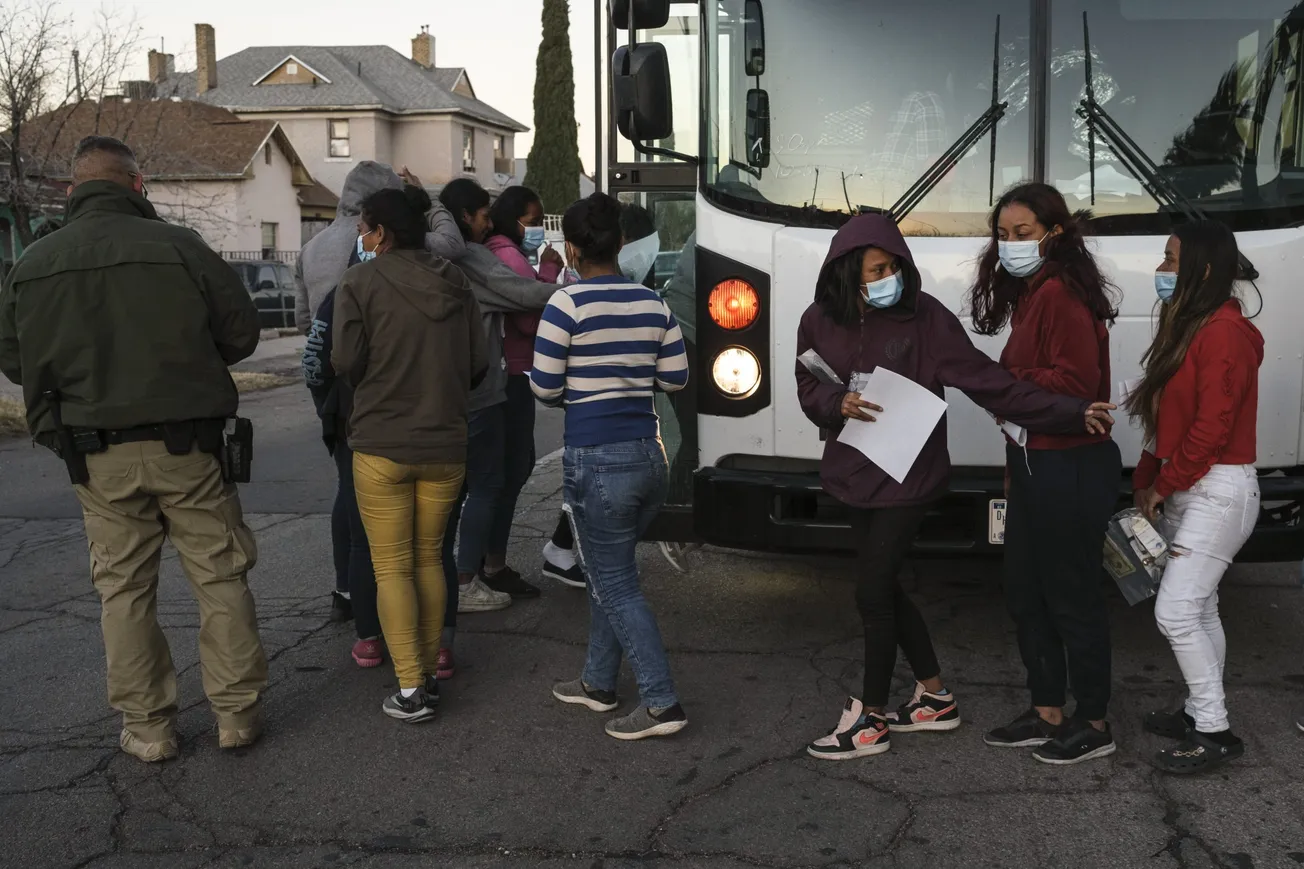 Abbott inmigrantes ciudades santuarios
