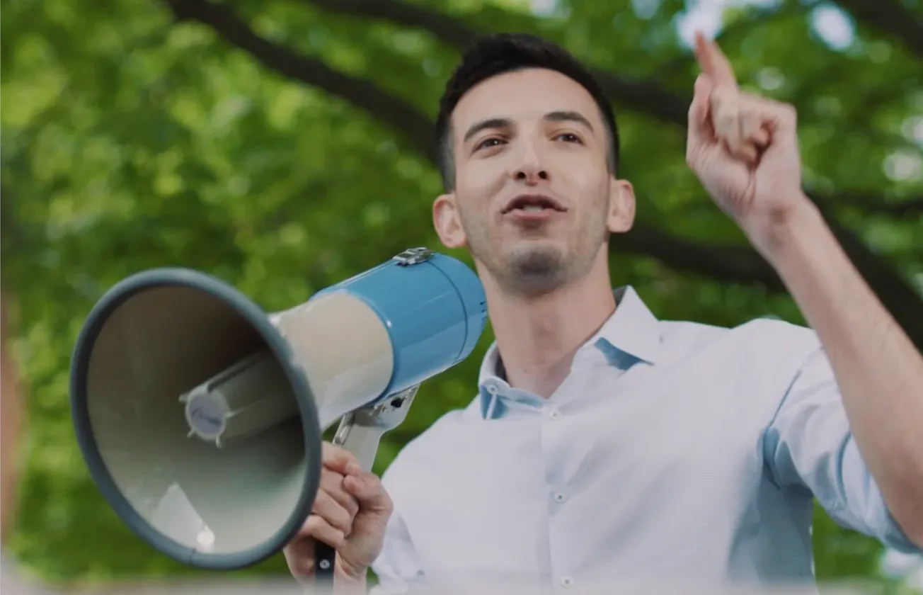 Joe Vogel, el joven que quiere defender la voz de los latinos en el Congreso de Estados Unidos