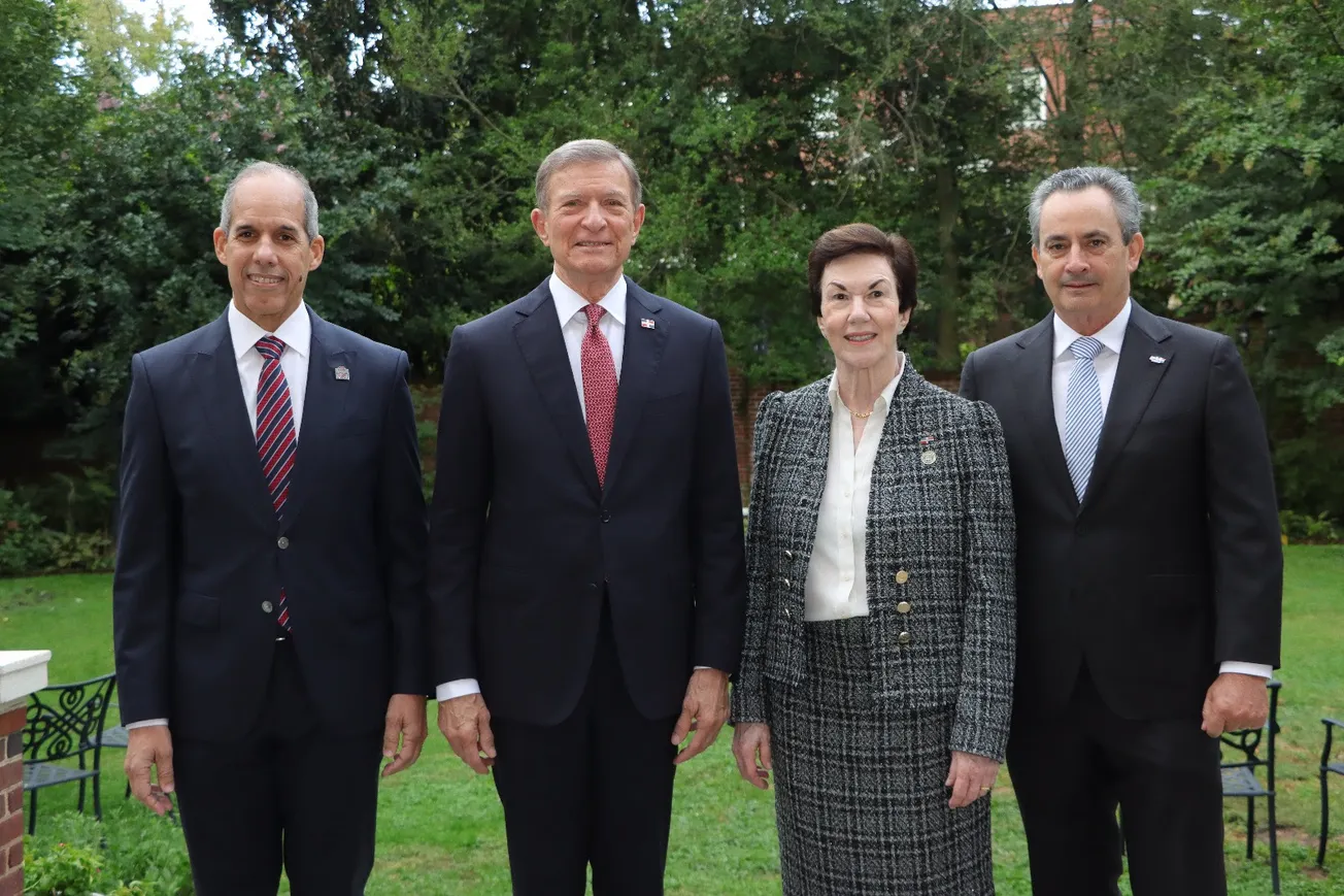 En la imagen están Edwin de los Santos, presidente de la Cámara; el ministro de Relaciones Exteriores de República Dominicana