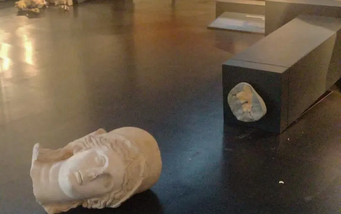 Detienen a estadounidense en Israel por destruir esculturas romanas