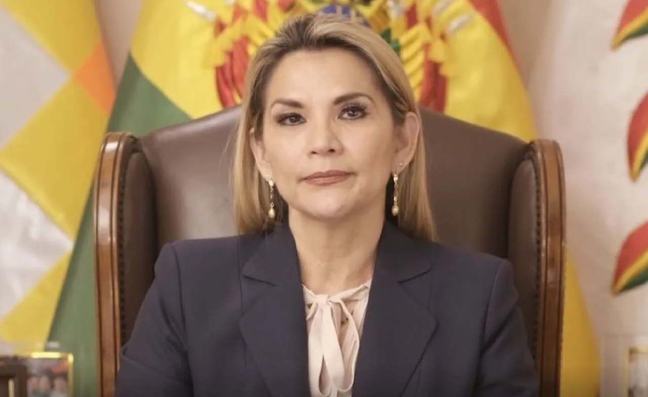 Acusan de genocidio a expresidenta interina de Bolivia