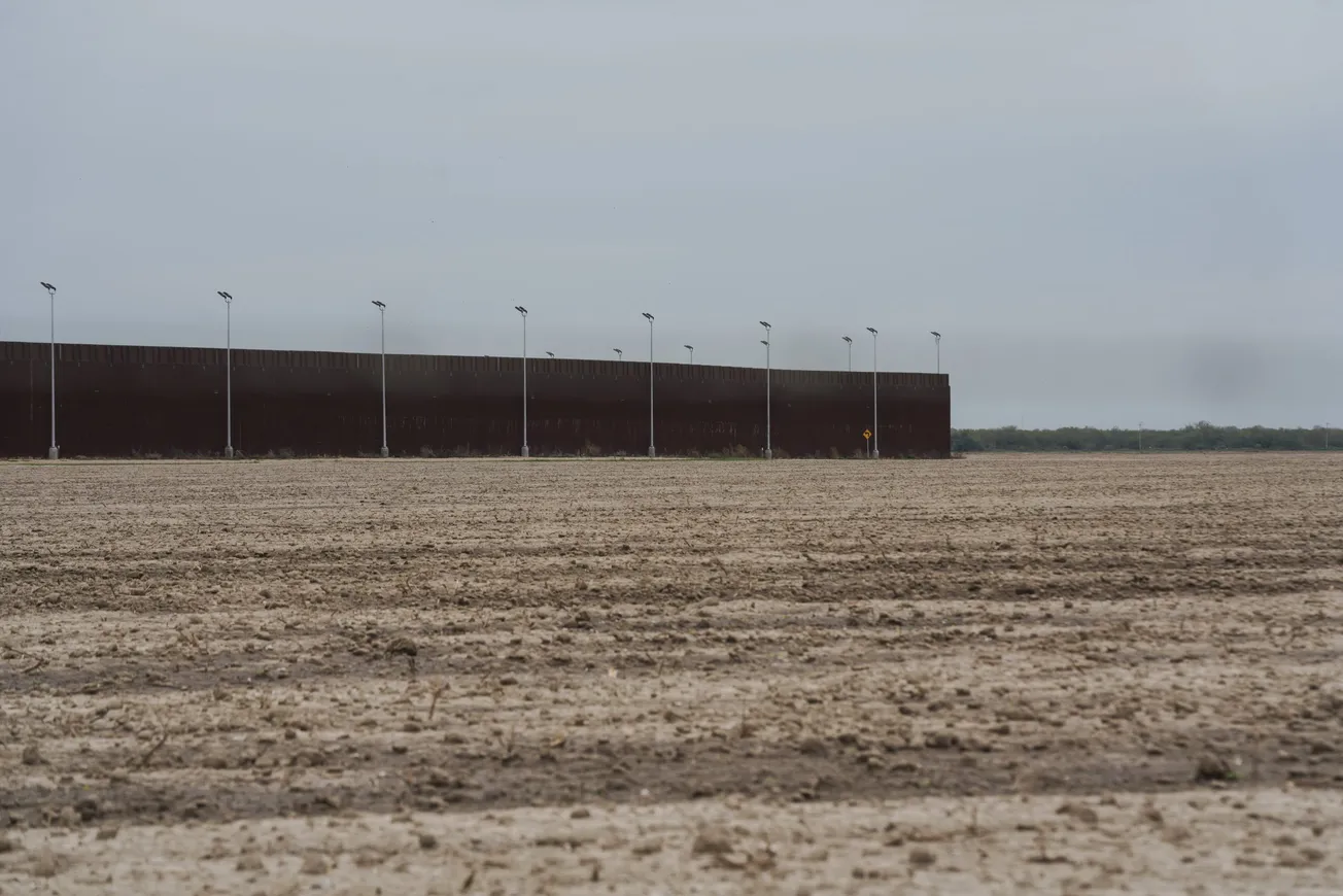 Cambio de rumbo de Biden sobre muro fronterizo crea polémica en condado de Texas