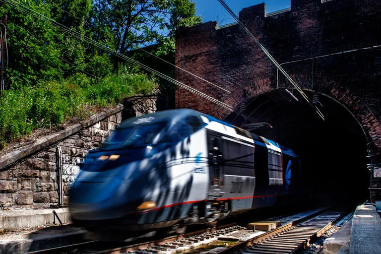 Trenes: Biden invertirá $16.400 millones en obras para el Corredor Noreste de Amtrak