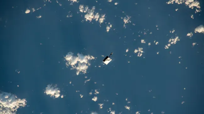 Bolsa de herramientas perdida en el espacio