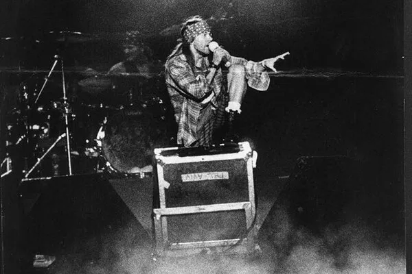 Axl Rose es demandado por abuso sexual de 1989