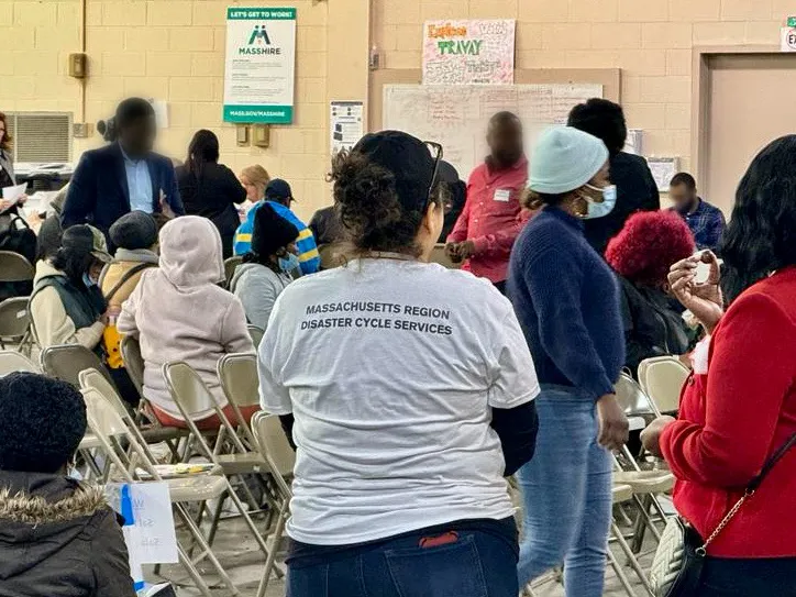 Segunda semana de la Clínica Legal de Autorización de Trabajo en Massachusetts para inmigrantes en los refugios. Foto: Chris