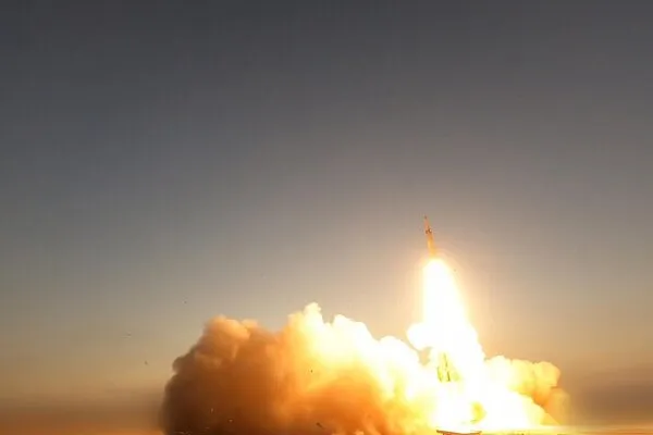 Lanzamiento de un misil interceptor Arrow hacia un objetivo sobre el Mar Rojo en octubre de 2023. (Ministerio de Defensa)