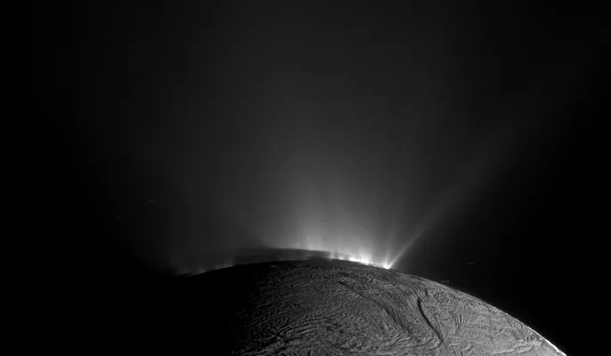 La nave espacial Cassini de la NASA descubre molécula crucial para la vida en las aguas de la luna congelada Encélado. Foto d