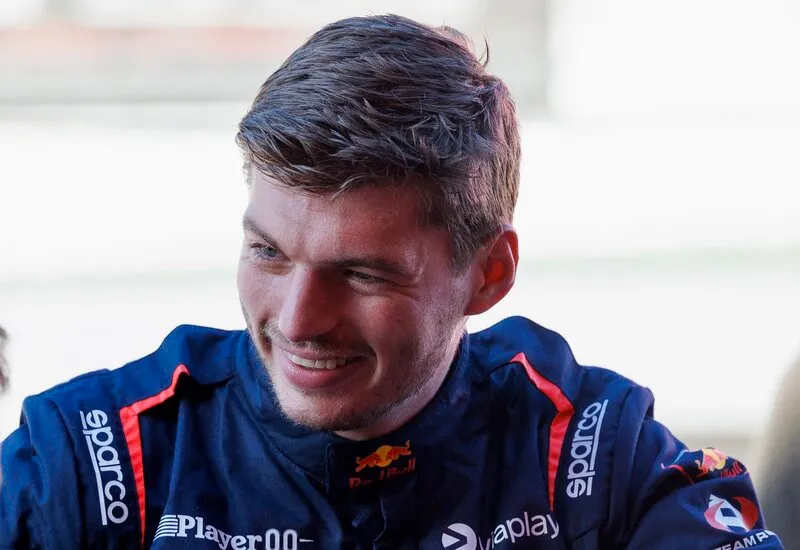 Max Verstappen auto deportivo