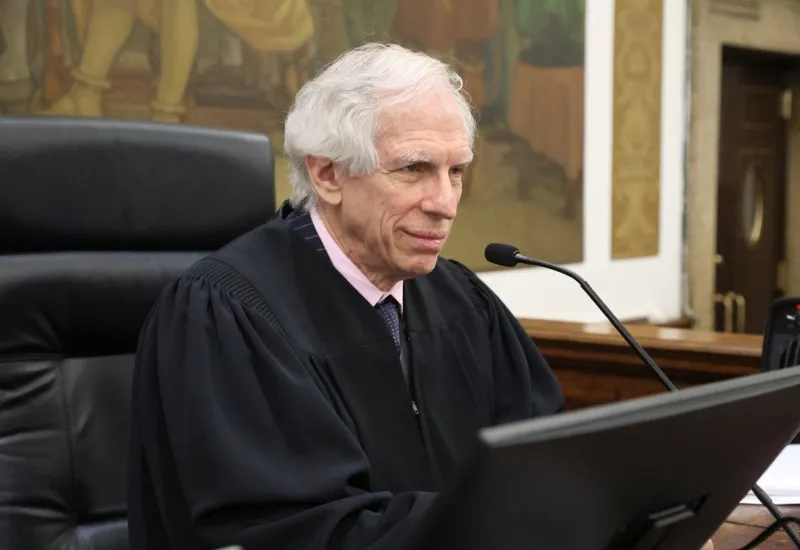 Arthur Engoron amenaza bomba