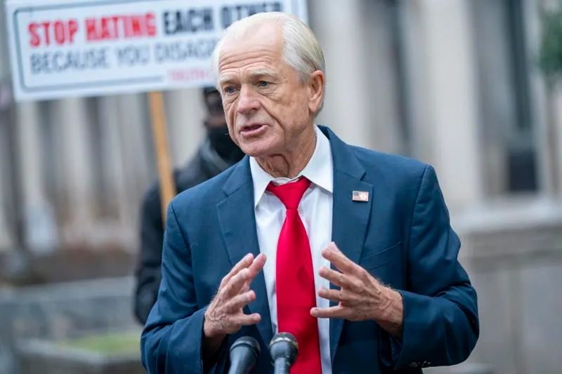 Peter Navarro, exasesor de Trump, condenado. Foto: EFE/EPA/SHAWN THEW