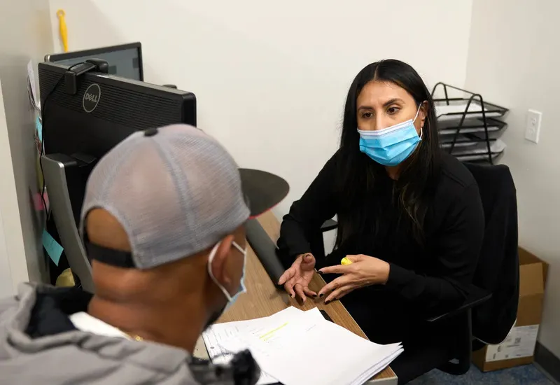 California pasó una nueva ley de Medi-Cal para ofrecer seguro médico universal para inmigrantes indocumentados. Foto cortesía