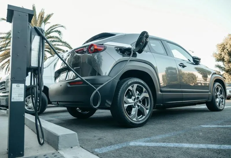 subvención autos eléctricos estación de carga