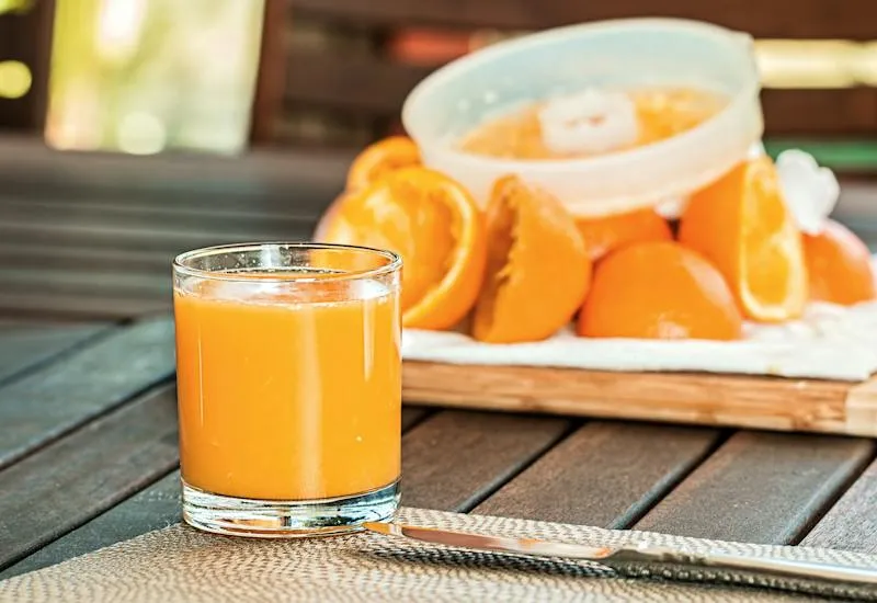 El zumo de fruta está relacionado con aumento de peso en adultos y niños, según nuevo estudio. Foto de Pixabay.