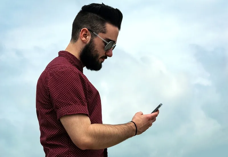 Los efectos perjudiciales de el uso excesivo del teléfono y cómo evitarlos. Foto cortesía de HillaryClark /Pixabay.com