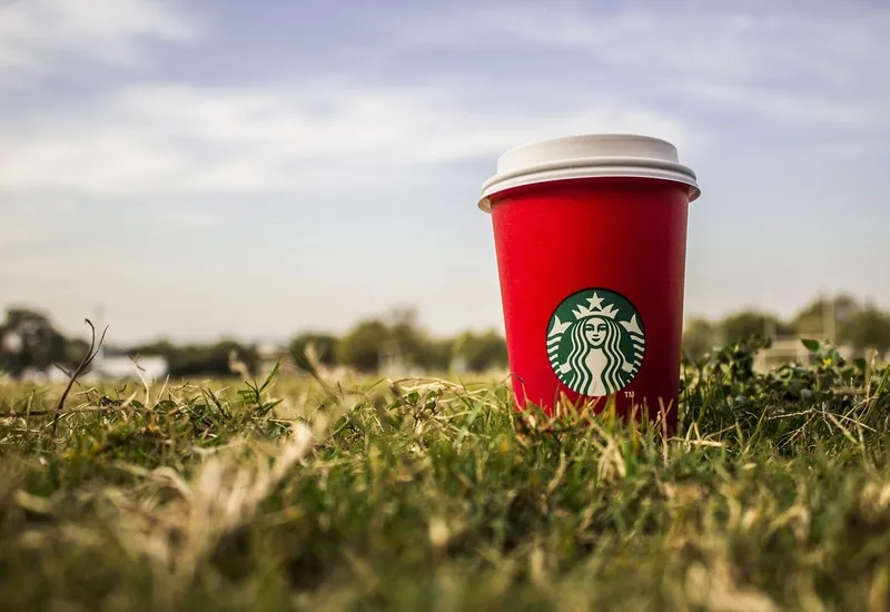 Demanda a Starbucks por publicidad engañosa. Foto de Archivo.