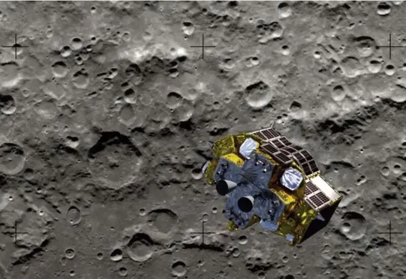 La nave espacial SLIM orbitando la luna, mientras se prepara para el aterrizaje lunar. Foto cortesía de la agencia espacial J