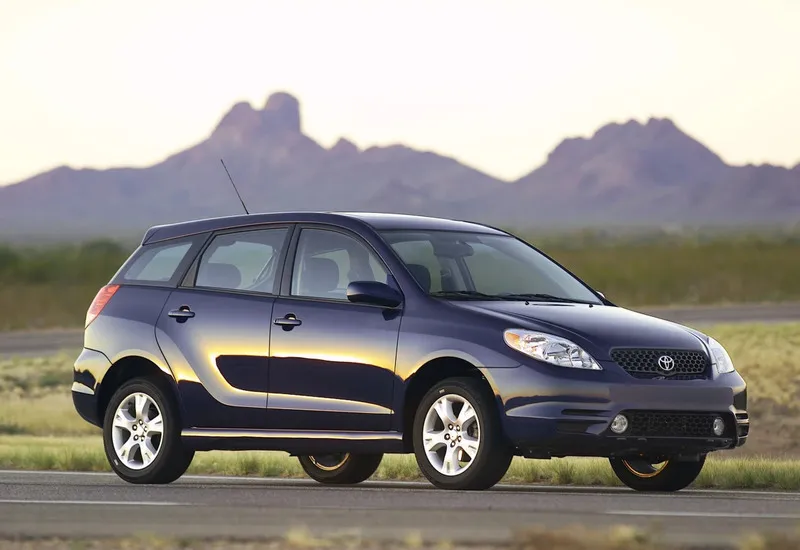 Toyota Corolla Matrix 2003-2004, uno de los modelos que Toyota retiró por los airbags Takata. Foto cortesía de Toyota