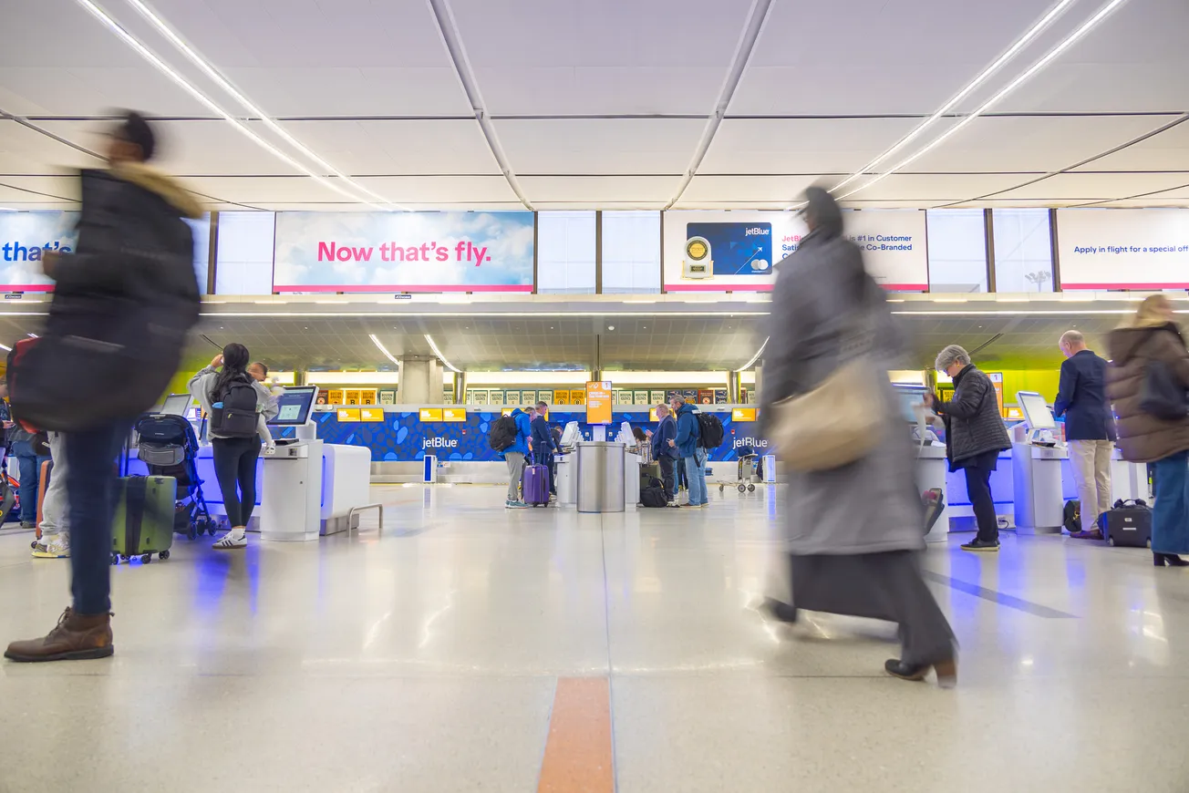 Cancelan dos vuelos tras incidente entre aviones en el Logan Airport