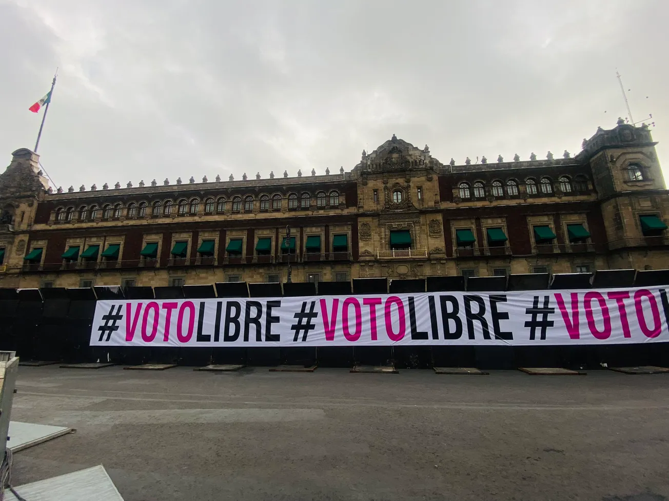 Histórica marcha en México en defensa de la democracia
