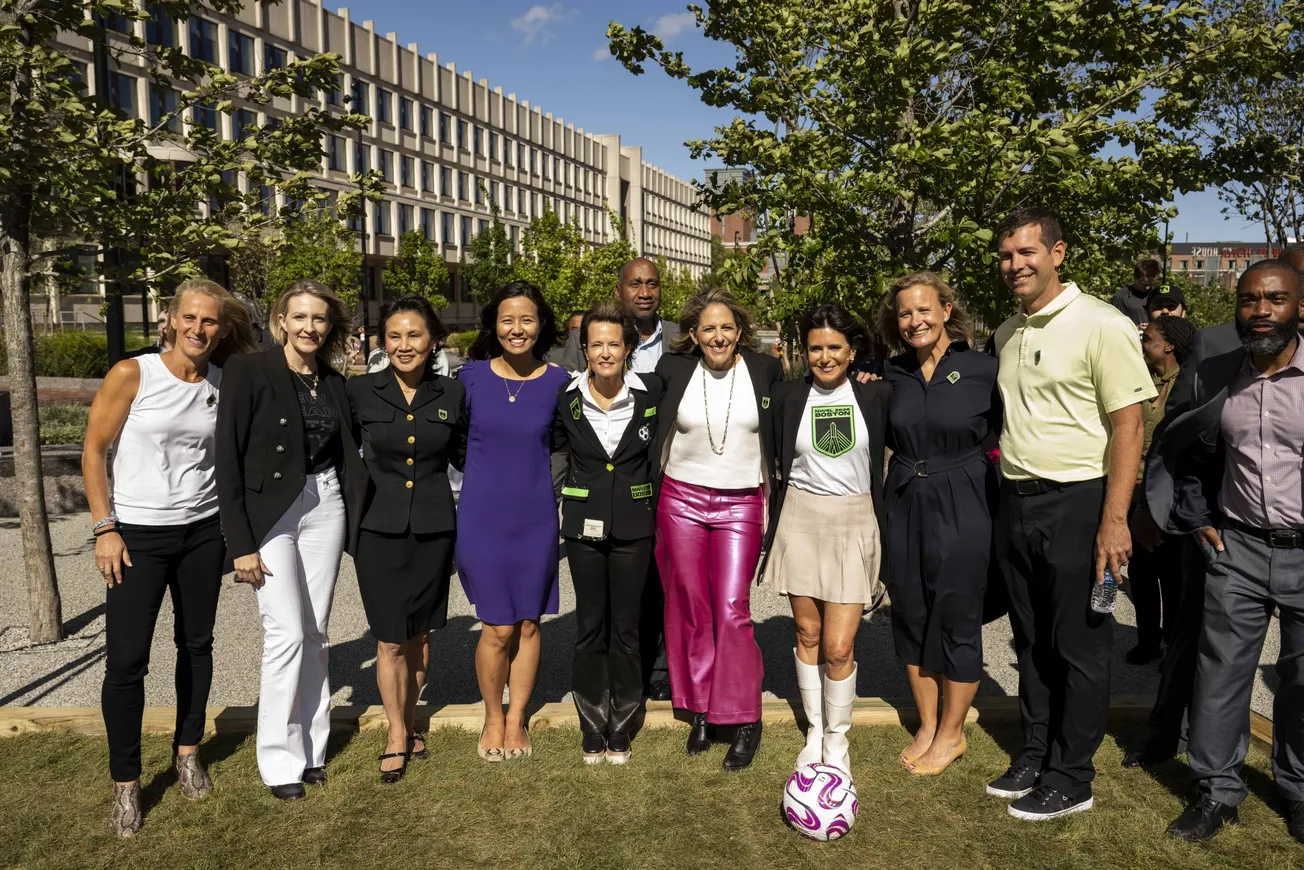 Grupo de mujeres empresarias impulsan remodelación de un estadio de fútbol en Boston como sede del nuevo equipo profesional femenino de la ciudad