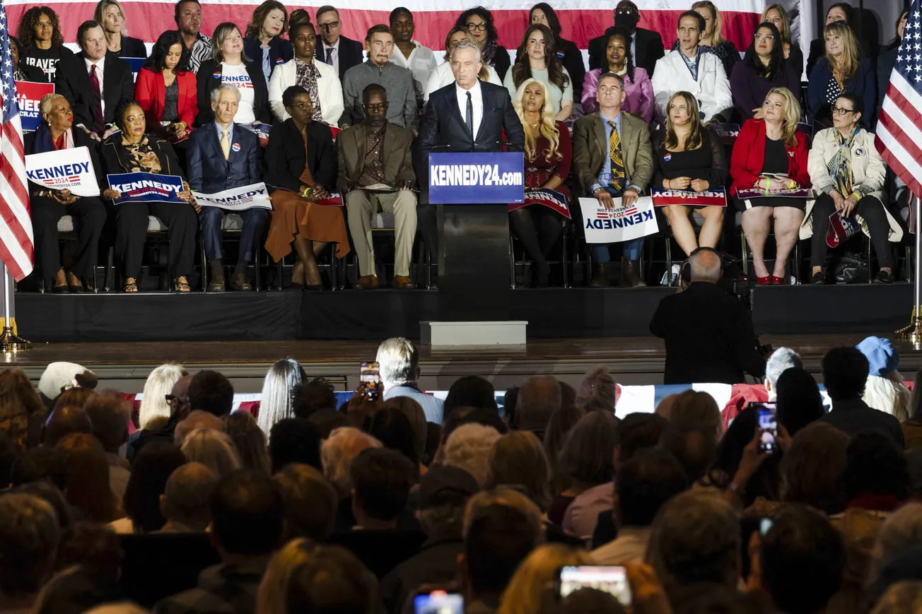 Biden permite que aliados formen grupo para atacar a candidatos externos