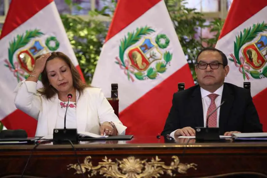 Presidenta del Perú busca estabilizar gobierno tras renuncia de primer ministro