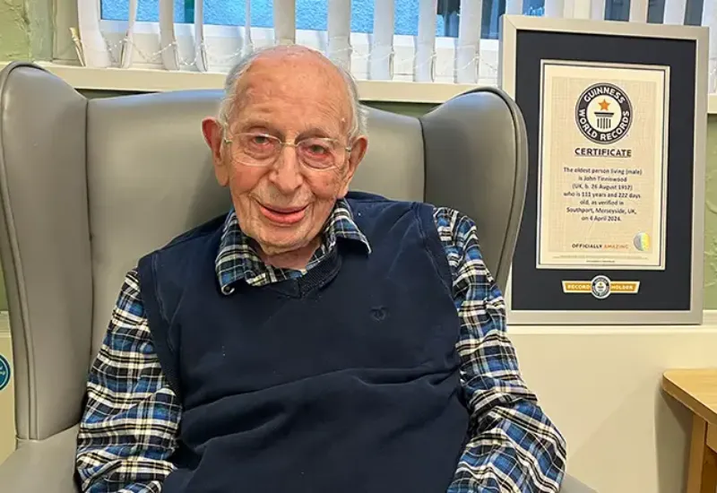 John Tinniswood, es el hombre más longevo del mundo con 111 años según los Records Guinness
