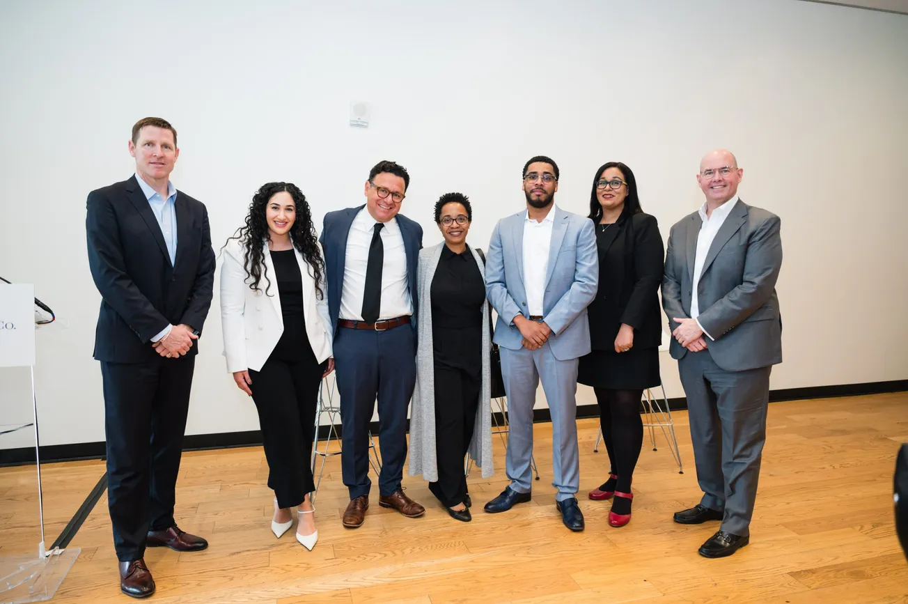 Grupo de ejecutivos y panelistas el día del evento, 8 de abril, en Washington DC. De izq. a der.: Tim Berry, Mercedeh Mortaza