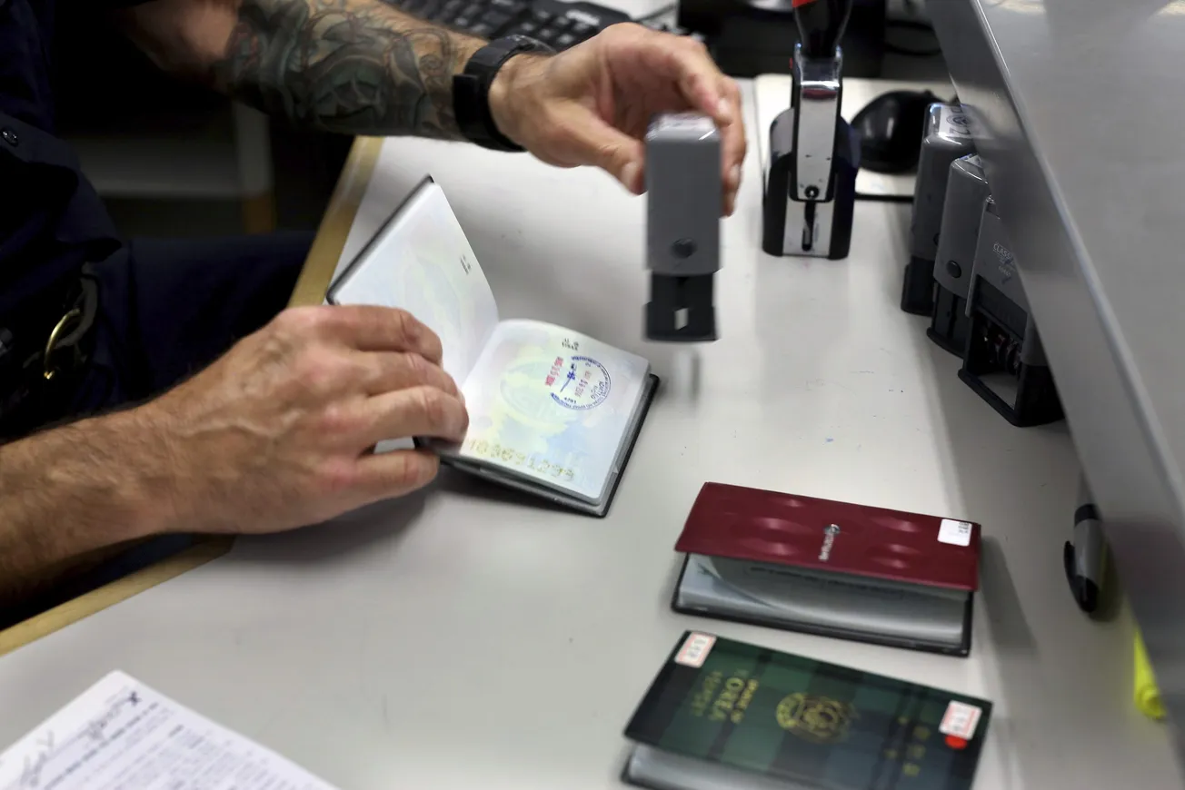 Los "pasaportes dorados" del Caribe aumentan a 200.000 dólares mientras la UE se enfoca en las ventas de ciudadanía