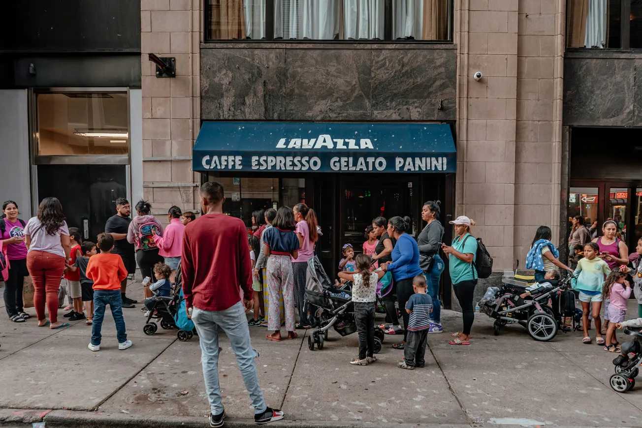 Detectan casos de tuberculosis en refugios de migrantes en Chicago