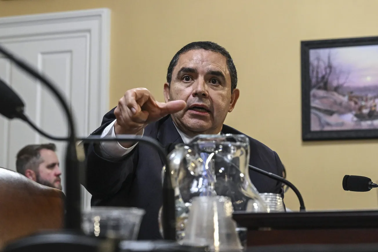 Dos operadores políticos se declaran culpables en el caso de soborno de Henry Cuellar