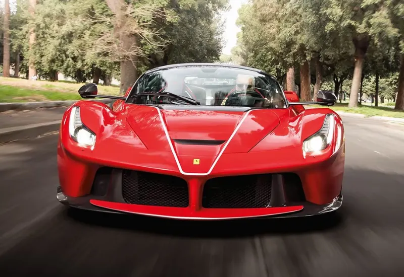 Ferrari anunció su próximo auto eléctrico tras combinar rendimiento y potencia