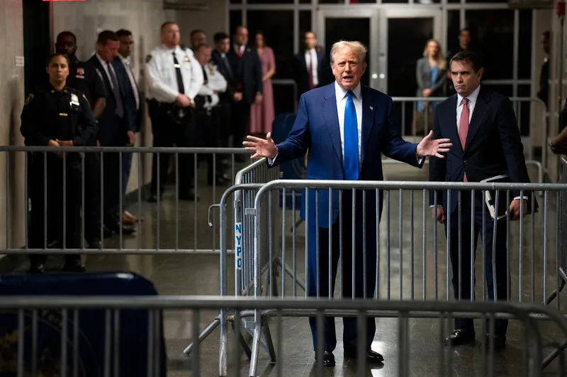 40% de los estadounidenses piensa que Trump debe ser condenado a prisión por el juicio de sobornos, según encuesta